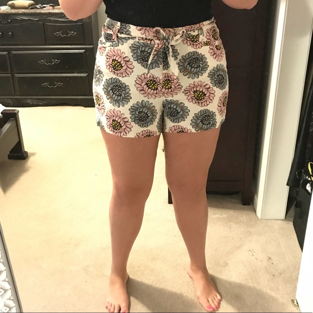 NWT Floral Tie-Waist Loft Shorts